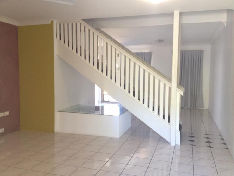 2/24 Forbes Avenue, Frenchville QLD 4701